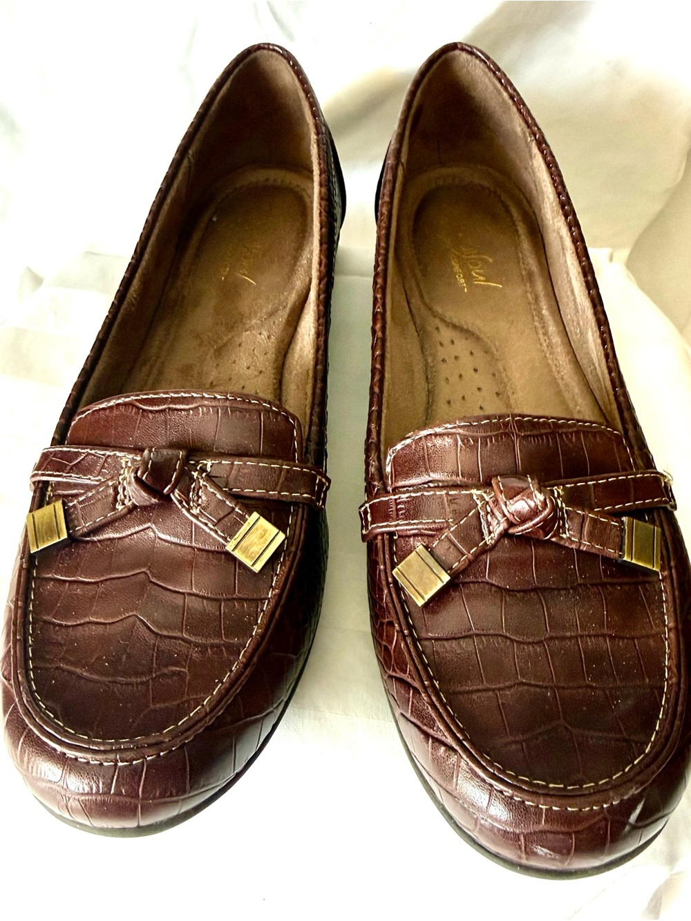 Natural Soul Brown Croc-Embossed Slip-On “Gracee” Loafers with Gold Accents